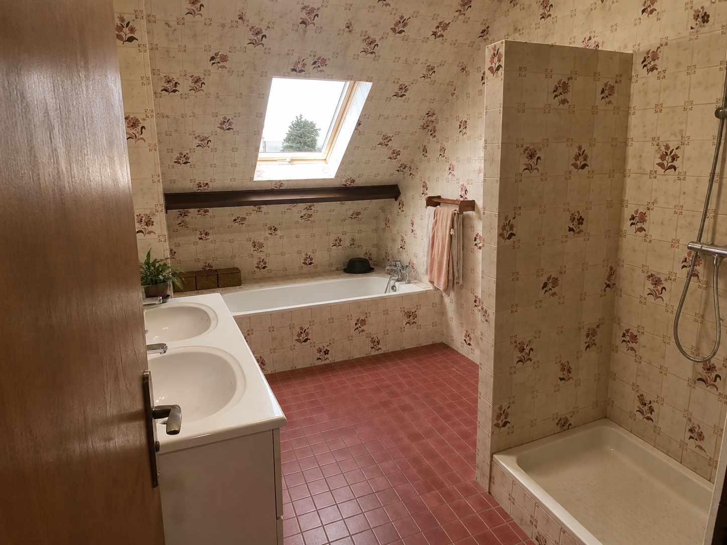 Photo après rénovation salle de bain mansardée AVL